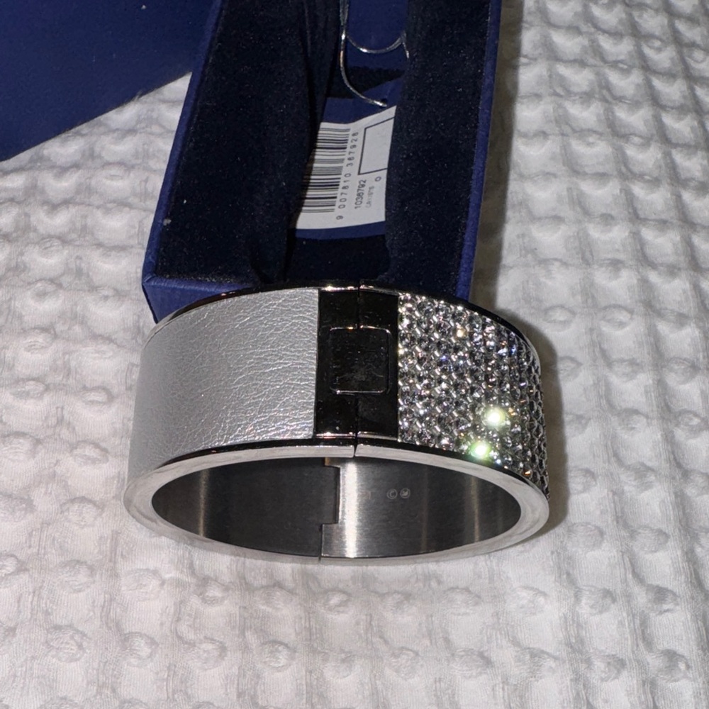 Swarovski Silver and Crystal Sparkle Bracelet authentic - Picture 3 of 11